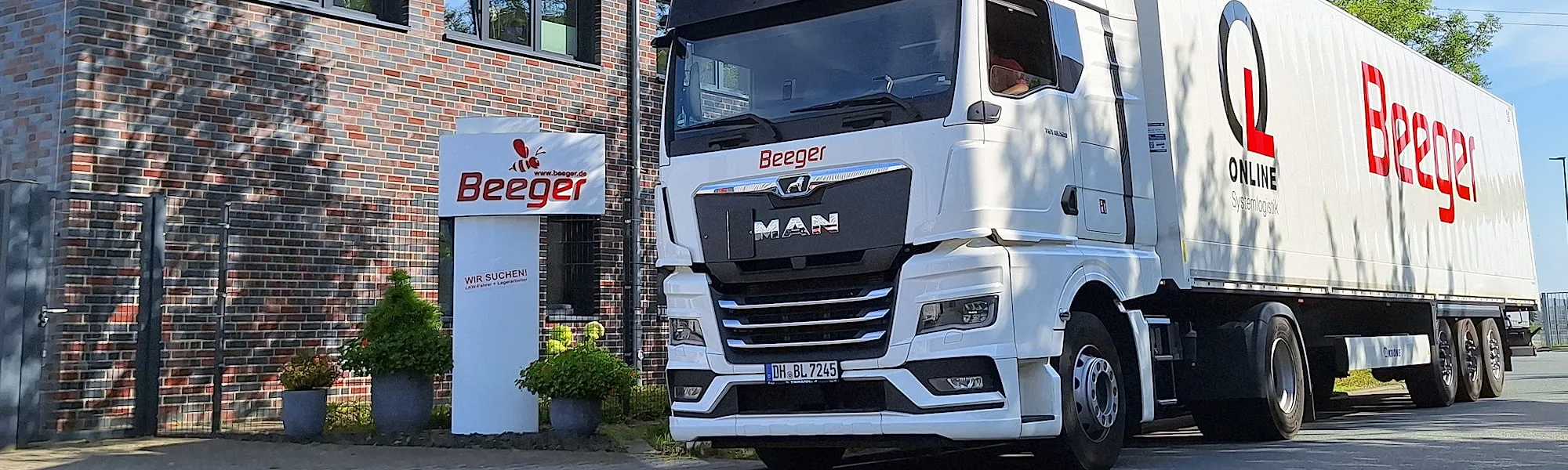 Beeger Sattelzug im Einsatz auf der Straße